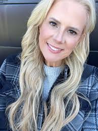 Edited: I can't reply to comments for some reason. LADIES- if interested  please message me and send a friend request so I can add you!!! Single,  older kids, sadly most my friends