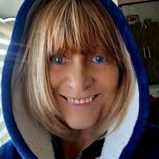 Tengo el podeeeeerrrrr =!!!!!!!!! Mañana me toca la presentación ... Hacía  mucho tiempo que no me ponía corbata .... ja ja j aa