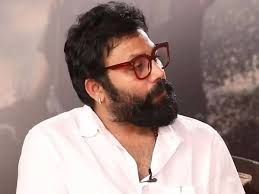 Sandeep Reddy Vanga might have some shitty ideology in his films. But he is  one hell of an editor. Don't know how he's keeping audience engaged in  films that are more than