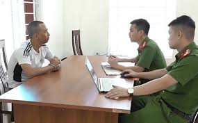 Khám xét nơi ở, bắt 'công an' Vũ Anh Tuấn - Người quan sát