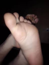 Could do with having these tired feet worshipped 😈 nudes : gayfootfetish |  NUDE-PICS.ORG