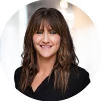 Laura Launer's Instagram, Twitter & Facebook