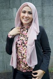 Alasannya, provinsi paling selatan di pulau sumatera ini menyimpan. Mencoba Dekatkan Diri Kepada Tuhan Artis Ini Berhijab Setelah Masuk Penjara Heboh Interactivity Digital Media