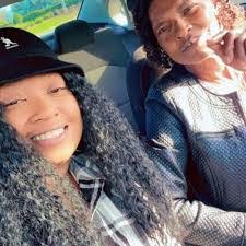 Debra Mckelvey's Instagram, Twitter & Facebook