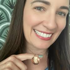 Sisterhood of the traveling beaded earrings for national TV! When I visited  @relativeartsnyc & met the fantastic owners Korina Emmerich & Liana Shewey,  I grabbed these gorgeous medicine wheel color earrings by @