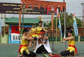 Properti tari | pelajaran tema. 5 Tarian Tradisional Indonesia Yang Bernuansa Mistis Indozone Id