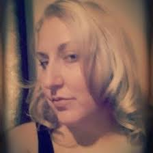 Liz Manns's Instagram, Twitter & Facebook