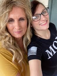 Cindy Randazzo's Instagram, Twitter & Facebook