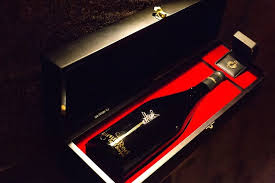 Le champagne le plus cher du monde a été présenté par la marque anglaise de champagne goût de diamants en juin 2013. Le Vin Le Plus Cher Du Monde Serait Espagnol Cafa Formations