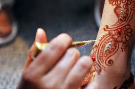 Henna bekerja paling baik pada tangan atau kaki anda, karena kulit pada kaki dan tangan lebih tebal. 25 Gorgeous Henna Tattoo Designs Henna Tattoo Ideas