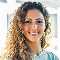 Eva Kahn's Instagram, Twitter & Facebook