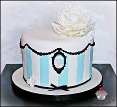 Vintage Cameo Cake