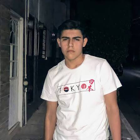 Gambar : laki laki tampan, indah, Meksiko, dahi, bersama, dagu, menonton,  alis, bahu, perawatan penglihatan, rahang, fotografi flash, lengan,  kedudukan, kacamata, keren, street fashion, t shirt, dada, rambut hitam,  orang-orang, bagasi, desain