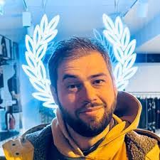 Yanzi Jin's Instagram, Twitter & Facebook