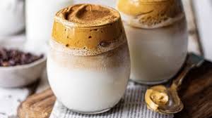 Assalmualaikum wr wbsuper simple resephiii my lovely subscriber 💕kemaren ada yang request resep susu evaporated,oke lah saya bikin sekalian nanti susu evapo. Dalgona Coffee Es Kopi Susu Yang Hits Di Tiktok Bikinnya Gampang Banget Herstory