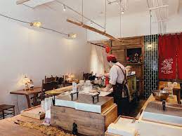 後 於去年才進駐於此的店家 不同於這裡大多開設的都是咖啡廳 店 內賣的是台灣有機米製成的舒芙蕾 以及各式蛋糕 從起司蛋糕 生乳霜塔到多種甜點 老闆都堅持手作完成 餐點特別選用了與台灣土地有所連結的材料外 店內氛圍也十分 restaurant architecture cafe