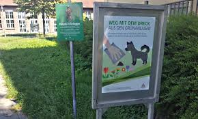 Also an der übel riechenden pfütze postiert, garniert mit tretminen, in form von hundekot, etwas sparsonne und übelsten schlonz.:p. Hundekot In Grunanlagen Die Parks Sind Fur Alle Da Die Neue Welle
