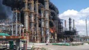 O explozie foarte puternică a avut loc astăzi la năvodari, în zona rafinăriei petromidia deținută de compania rompetrol. Kiz5vqzxt Xrwm