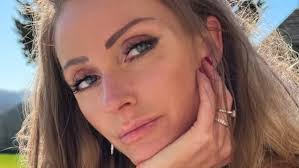 Amy Smith: Strangers donate £30,000 in 72 hours to save Dronfield mum's life