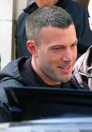Ben Affleck Photos Photos Ben Affleck On The Set Of The Town Gents Hair Style Hair And Beard Styles Ben Affleck