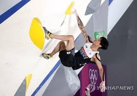 Our specially trained roofclimb leaders guide you across the rooftop of the iconic oval's western stand before navigating to the riverbank platform, perched 50 metres over the hallowed turf. Xm0mo19clsoyam