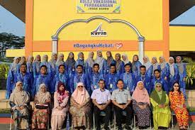 Contact them at 6077721482 to find out courses that they offer. Kolej Vokasional Perdagangan Johor Bahru Gak Patii