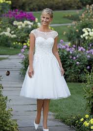 Die vielzahl der verschiedenen hochzeitskleider ist in den letzten jahren enorm gestiegen. Brautkleid Traumhafte Brautkleider Auf Hochzeitsmode Online