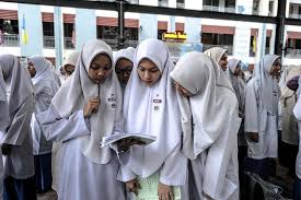 Diutamakan | learn detailed meaning of preferred in malay dictionary with audio prononciations, definitions and usage. Teachers Split Over Streamless System Worry Move Could Hamper Industrialisation Malaysia Malay Mail