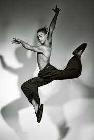 Guillaume Diop le premier danseur étoile noir de l'Opéra de Paris -  Icibillet - Billetterie en ligne et envoi de sms professionnels