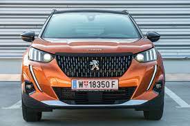 This model has electric motor, but there are also petrol & diesel engines available. Intensiv Test Peugeot 2008 Gt Line Bluehdi 130 Das Gesicht Des Jahres