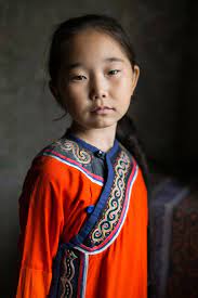 i travelled 40 000 km across siberia to photograph its indigenous people one year later here s the result ポートレイト モンゴル 民族衣装 人物写真