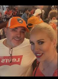 Should I go back to my ex wife, because no one loves me or want me, do you  love me? ❤️❣️💓