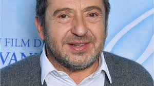 Ta osoba nie posiada jeszcze noty biograficznej. Tous En Cuisine Patrick Timsit Cree La Surprise En Presentant Son Fils Lazard Femme Actuelle Le Mag