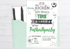 Fußball party deko zum ausdrucken: Einladungskarte Fussball Lettering Einladungskarten Fussball Einladungen Kindergeburtstag Fussball