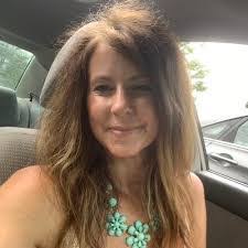 Kim Kiser's Instagram, Twitter & Facebook