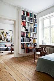 Scandinavian Design With Wooden Floors Colorful Wall Art And Book Shelves From Floor To Ceiling Interiery Domov Podlahy