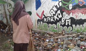 Saat ini pengelolaan sampah di kabupaten pandeglang ditangani oleh pemerintah daerah dengan segala keterbatasan dalam. 15 Contoh Makalah Penelitian Geografi Tentang Sampah