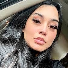 Edna Ashford's Instagram, Twitter & Facebook