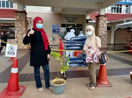 To have a better view of the location klinik haiwan bandar baru, pay attention to the streets that are located nearby: Covid 19 Wanita Oku Sumbang Ppe Yang Telah Disiapkan Kepada Hospital Teluk Intan Kisah Kehidupan