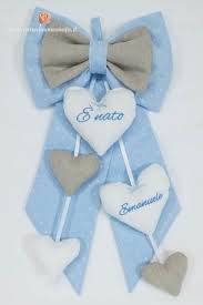 Fiocco Nascita 4 Cuori Pendenti Per Emanuele Fatti Conquistare Dall Eleganza E Dalla Raffinatezza Del Fiocco Nascita Di Corredino Neonato Fiocchi Ricamo Personalizzato Pois