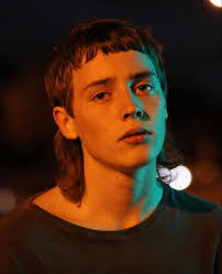 Lee Halley's Instagram, Twitter & Facebook