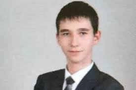 Так как тот находился без маски и оружия, полицейские не сразу поняли, кто перед ними. Malchika Doveli Vypusknica Kazanskoj Shkoly Gde Proizoshla Tragediya Rasskazala O Travle Ilnaza Galyavieva Uchitelyami