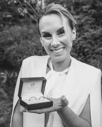 1 mes ya🥹🤍 • Nuestras argollas las mandamos hacer con @verohechtjoyas el  mejor dato que les puedo pasar🫶🏻 • Para anillos de compromiso, argollas  de matrimonio, aritos de guagua, hacerse un auto