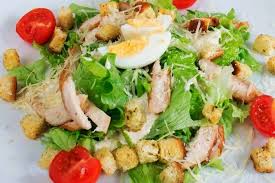 рецепт салата цезарь с курицей и сухариками и пекинской капустой Recept Salata Cezar S Kuricej I Suharikami I Pomidorami Vesma Populyarnyj I Fantasticheski Vkusnyj Salat Salat Cezar S Kuricej Recepty Salatov Salat Cezar