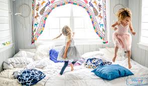 Untuk itu disarankan untuk memberikan wallpaper di satu area dinding karena dikhawatirkan mereka anak mudah bosan. 5 Ide Inspirasi Desain Tempat Tidur Anak Rekomendasi Tahun 2021