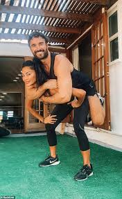 The beauty marked another year around the sun with a selection of snaps fr… Nicole Scherzinger Carries Boyfriend Thom Evans During Workout Daily Mail Online