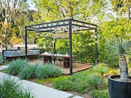 This Backyard Retreat For Outdoordining Draws You Out Into The Garden For A More Immersive Experience Di Z Backyard Pavilion Front Yard Landscaping Backyard