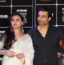 Filmde ana karakter olarak aamir khan ve bir kadın var, aamir khan müzik ile ilgilenen ve dünyanın en iyi bestecisi olma hayali kuran bir karakteri canlandırıyor. Movies N Memories Auf Twitter Birthday Wishes To Actor Screenwriter Filmmaker One Of The Manager Of Famous Yash Raj Films Udaychopra With Sisiter In Law Rani Mukerji His Dhoom 3 Co Stars Abhishek Bachchan Aamir Khan