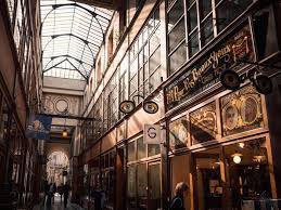 Le Top 100 Des Lieux Insolites A Paris Lieux Insolites Lieu Insolite Paris Paris Visite