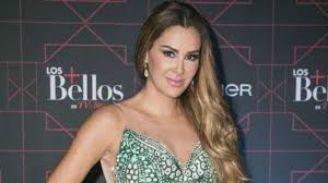 La artista mexicana ninel conde denunció que el padre de su hijo se ampara en los contactos que tiene en el gobierno para impedirle ver al niño. Ninel Conde Luce Mas Joven Con Su Nuevo Cambio De Look